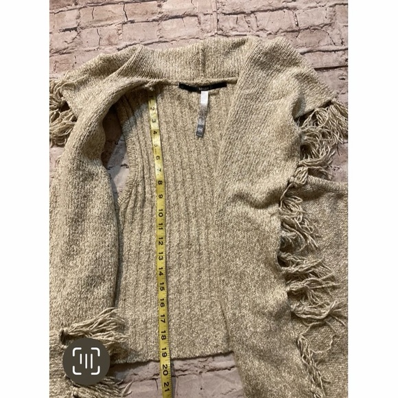 Kensie sleeveless fringe cream/tan knit cardigan size M - Picture 9 of 10